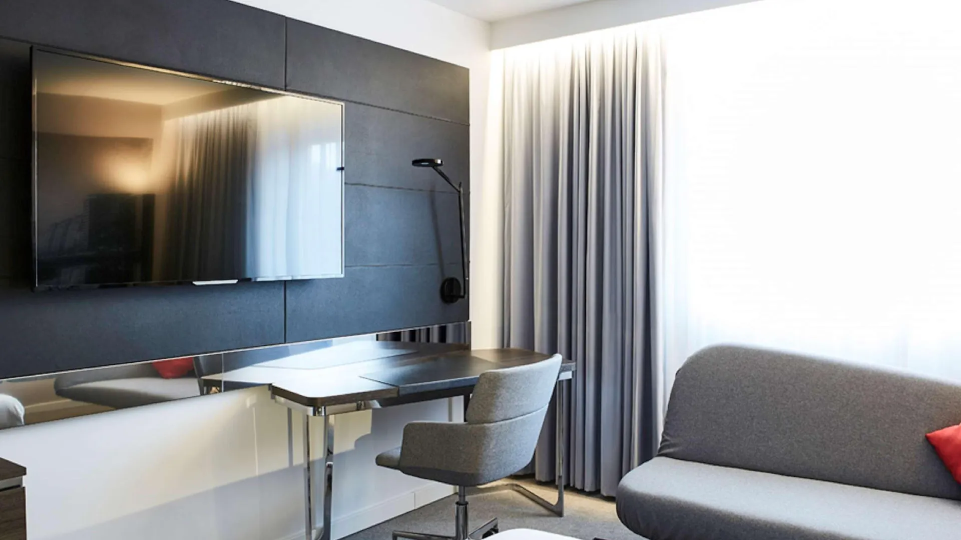Novotel York Centre 4*,