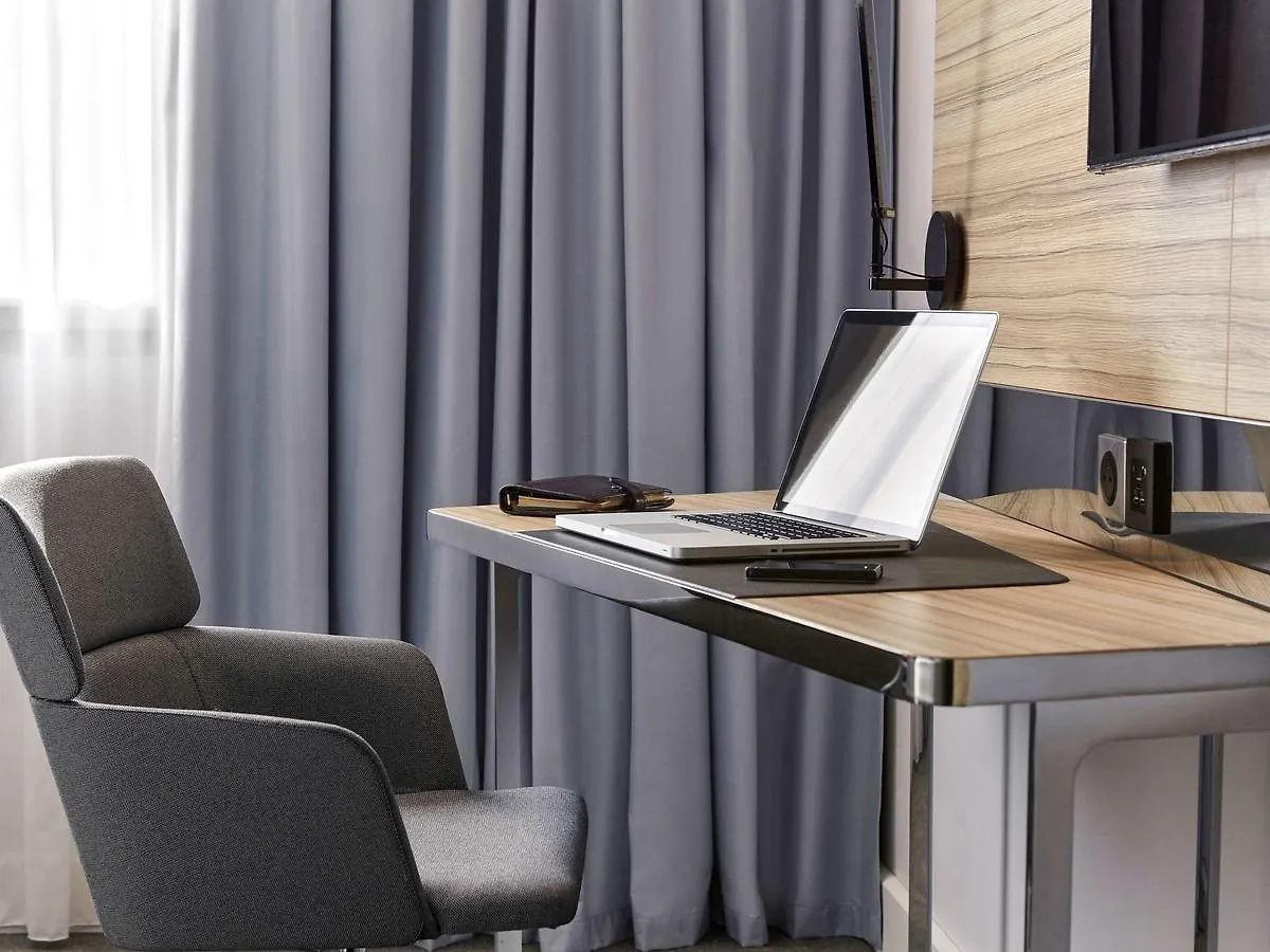 Novotel York Centre 4*,