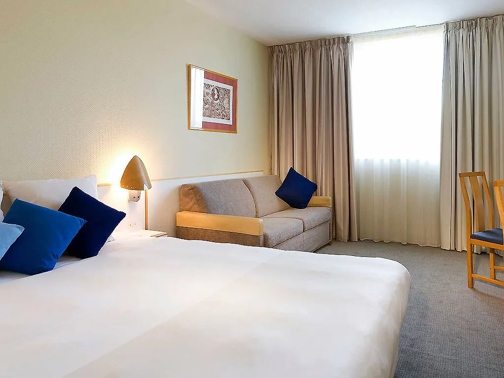 Novotel York Centre 4*,